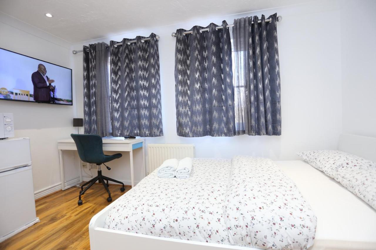 Fabulous Room With En-Suite Bathroom And Shared Kitchen Thamesmead  ภายนอก รูปภาพ