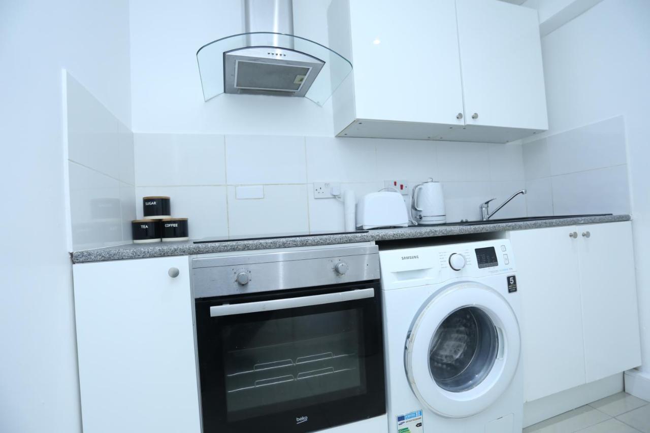 Fabulous Room With En-Suite Bathroom And Shared Kitchen Thamesmead  ภายนอก รูปภาพ