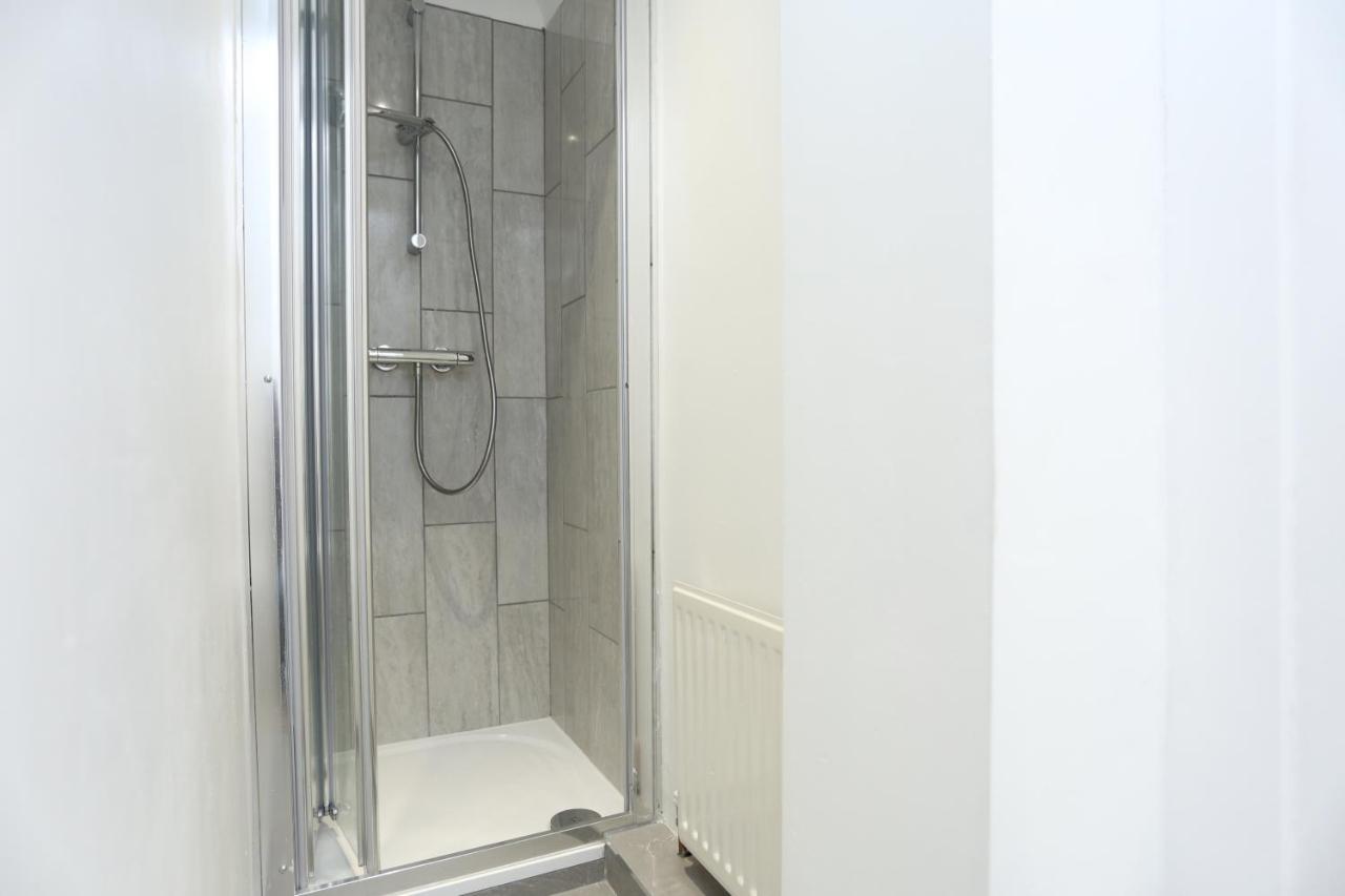 Fabulous Room With En-Suite Bathroom And Shared Kitchen Thamesmead  ภายนอก รูปภาพ